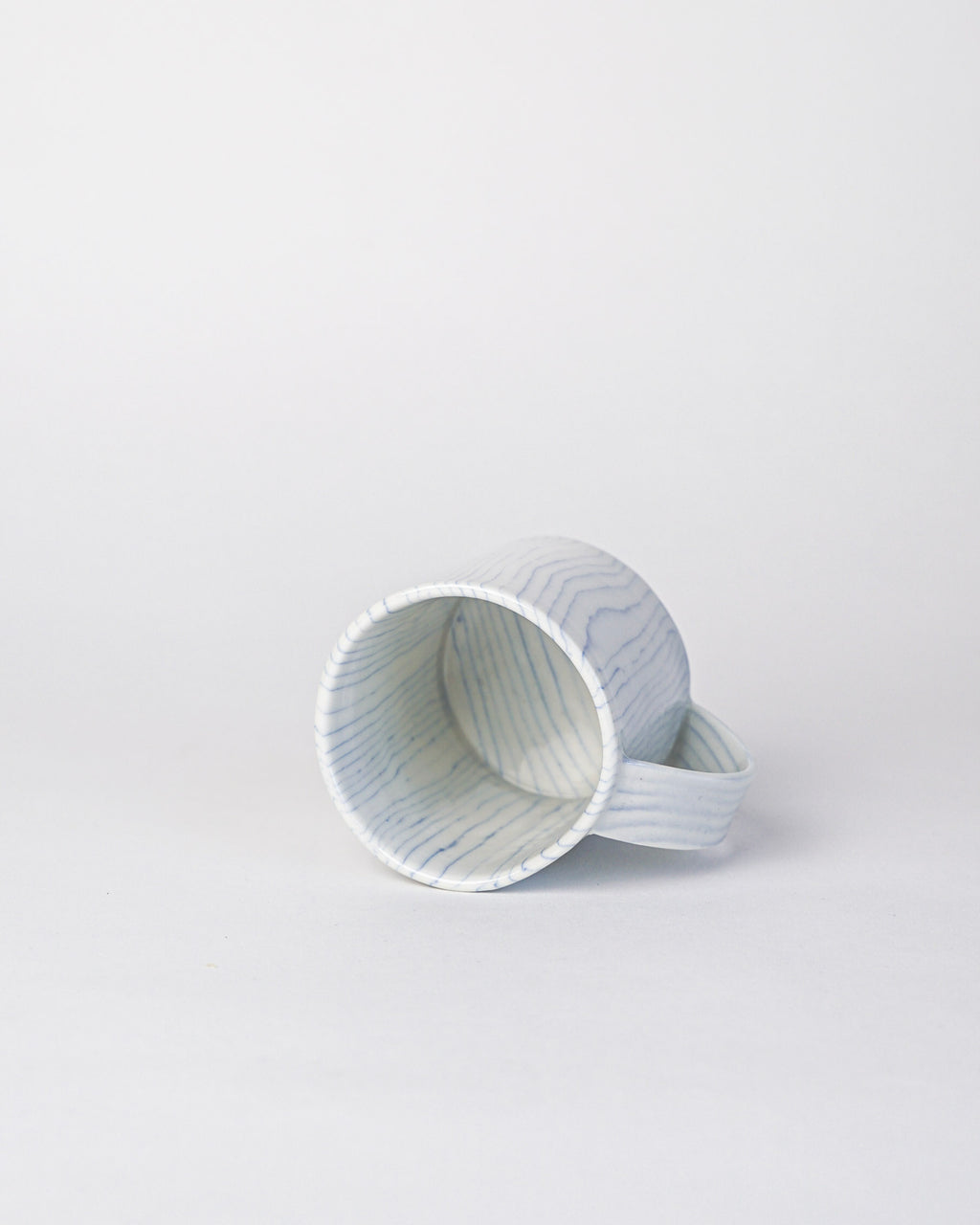 Linea Cup - Thin Blue and White