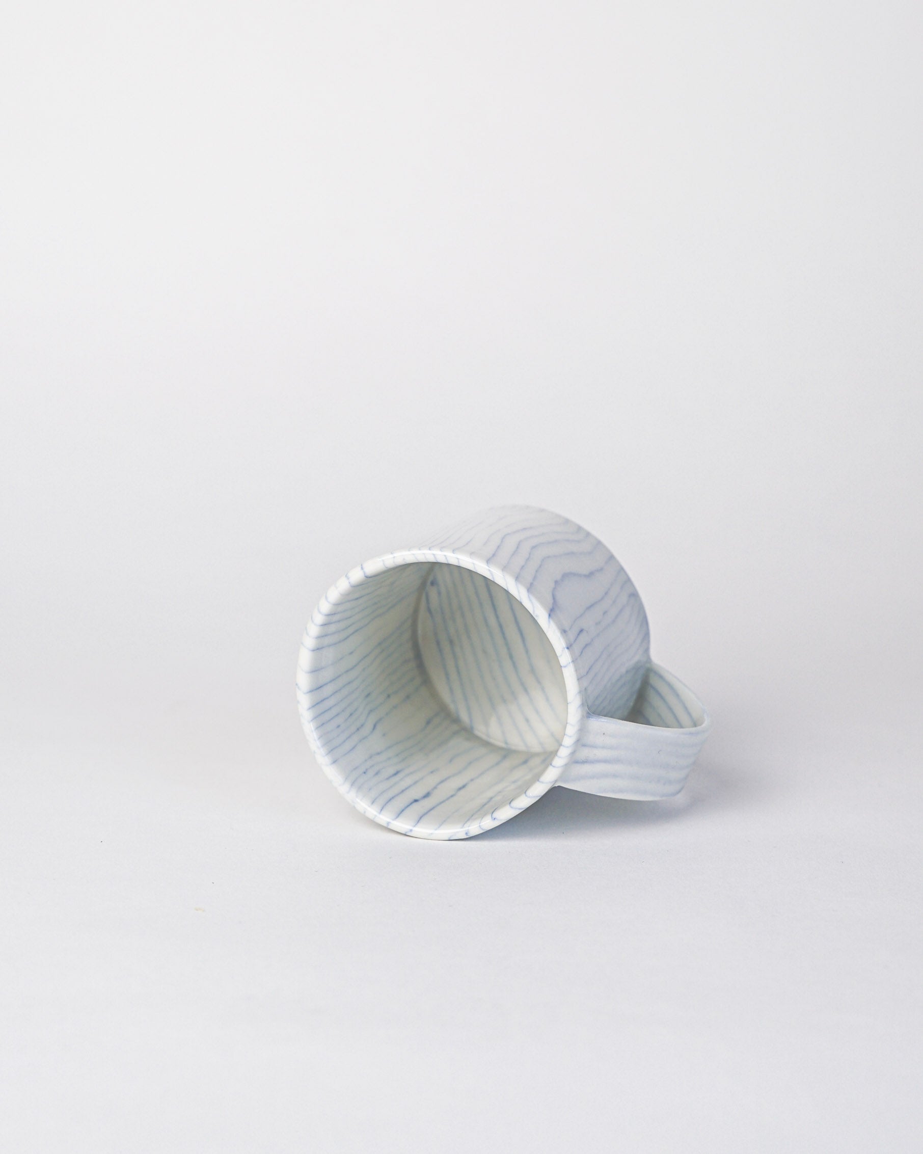 Linea Cup - Thin Blue and White