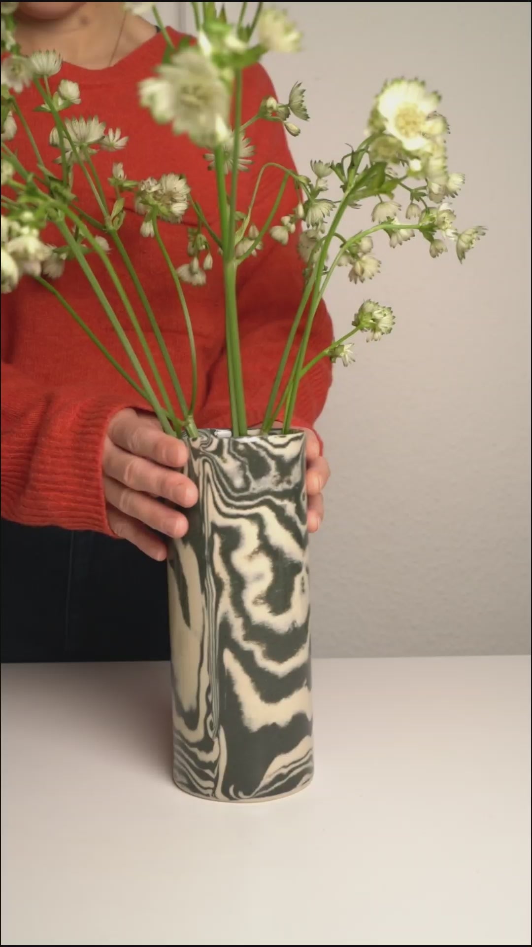 Vase - Black and white